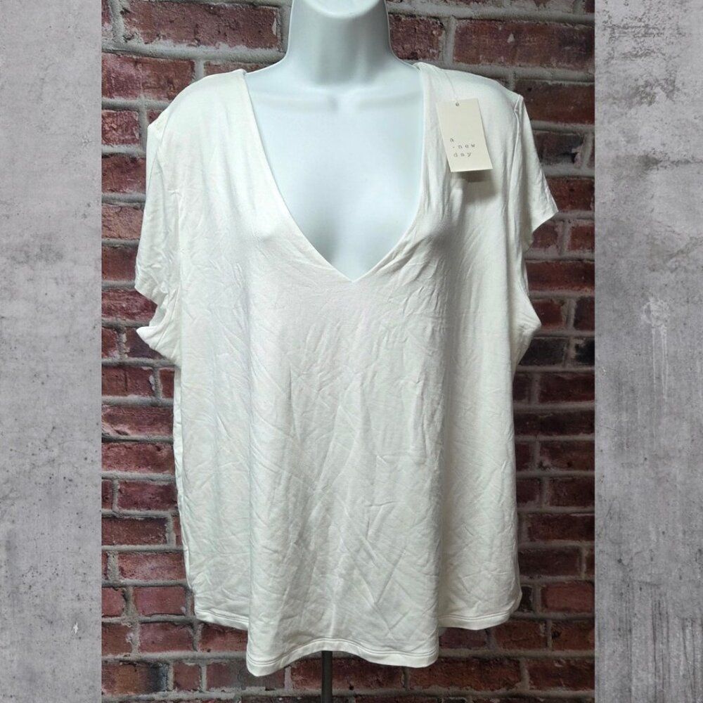 A New Day White Slim Fit T-Shirt 1X Deep Scoop V-Neck Soft Stretchy‎ Jersey Top